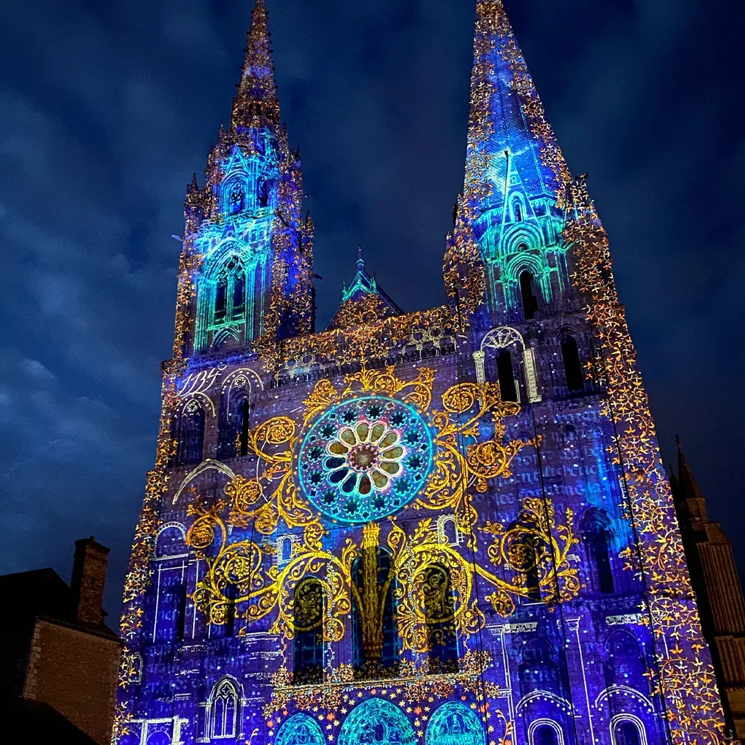 Cathédrale de Chartres illuminée à l'occasion de Chartres en lumières